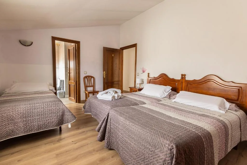 Habitación Triple — Hostal La Balsá