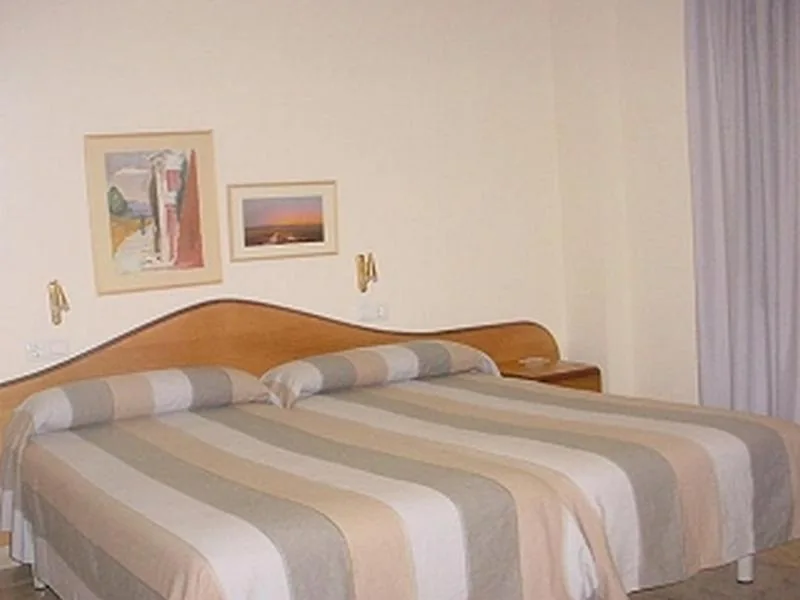 Tweepersoonskamer met 2 bedden — Hostal La Barretina