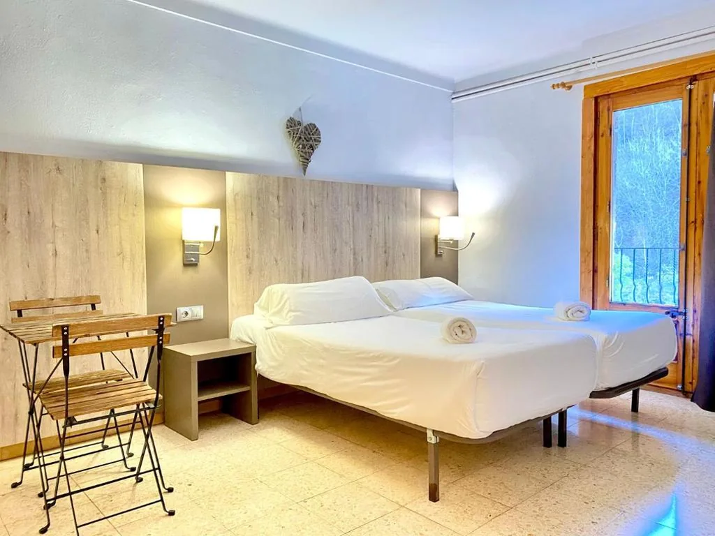 Doppelzimmer mit 2 Betten — Hostal La Cabanya