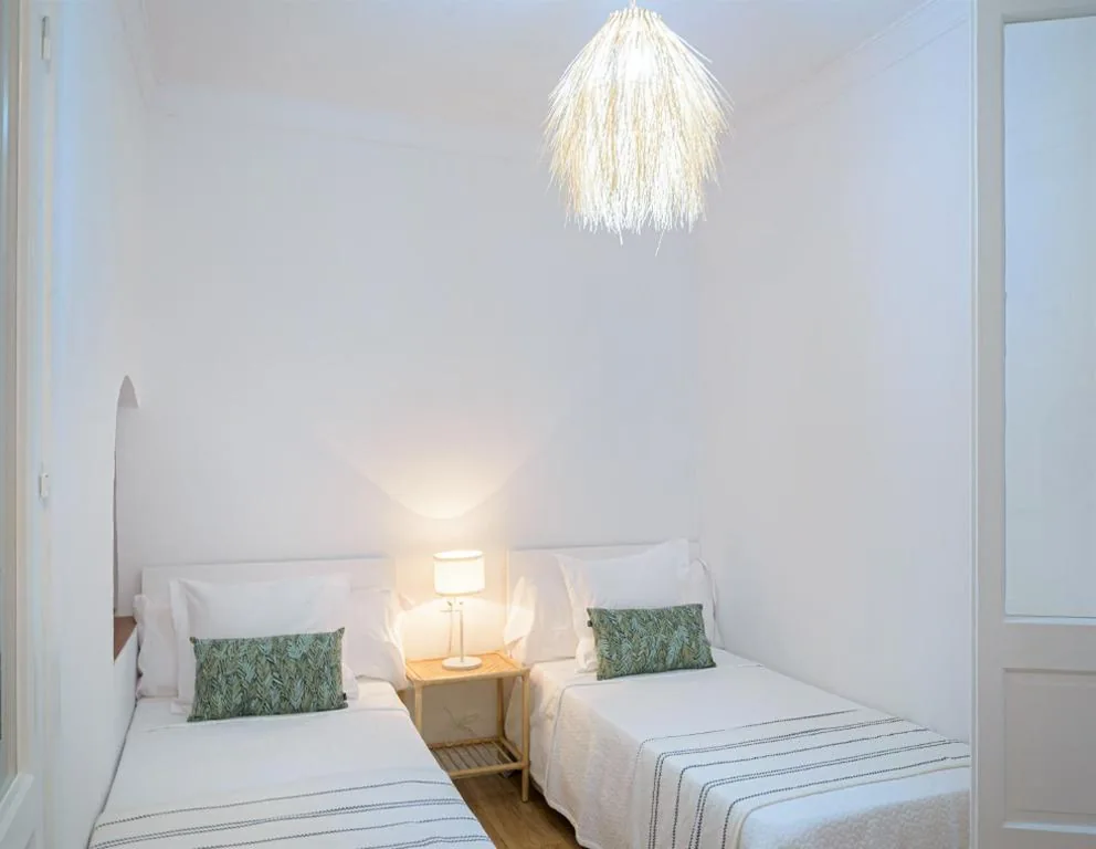 Habitación Doble situada en la planta baja - 2 camas — Hostal La Calzada