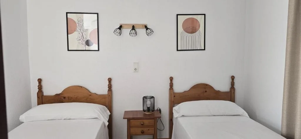 Camera doppia - 1 o 2 letti — Hostal la Campa