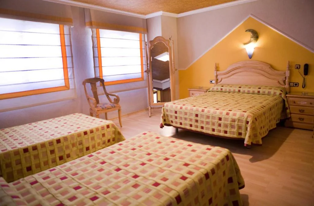 Habitación cuádruple — Hostal la Campana