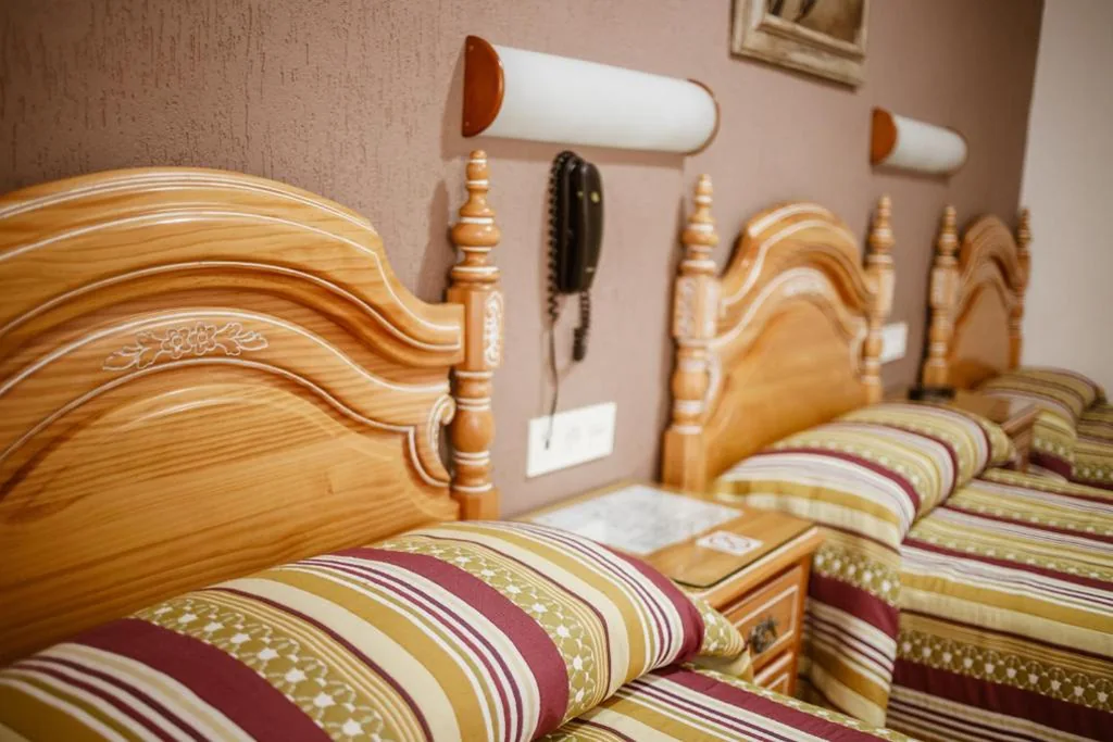 Habitación Triple — Hostal la Campana