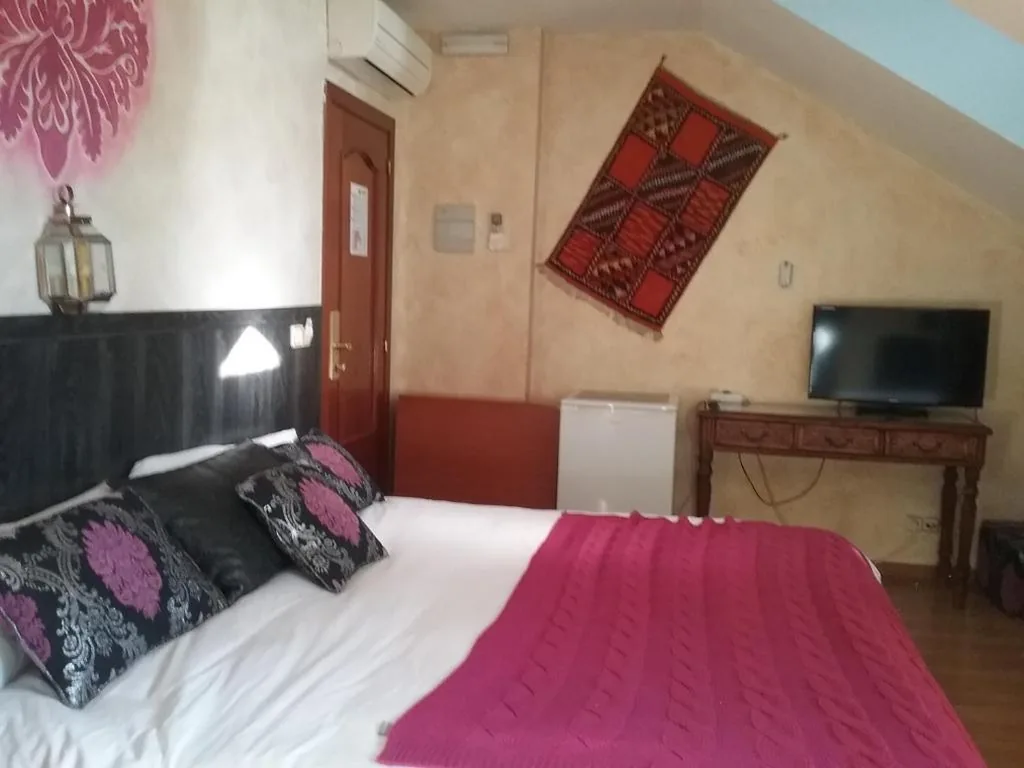 Habitación Triple — Hostal La Carretera
