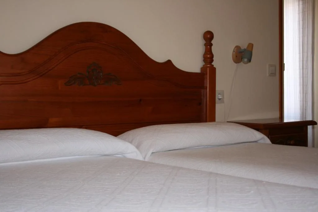 Twin Room — Hostal La Catalana