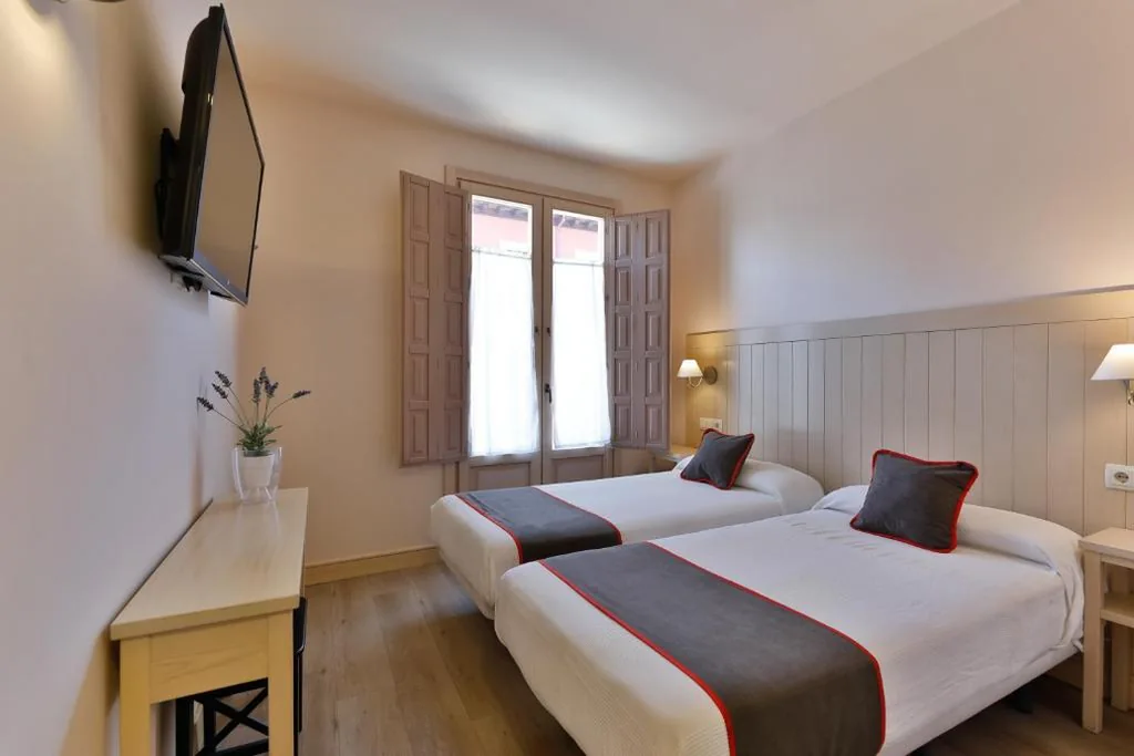Habitación Doble - 2 camas — Hostal La Chata by Vivere Stays