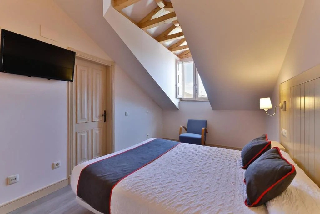Habitación Doble Superior — Hostal La Chata by Vivere Stays