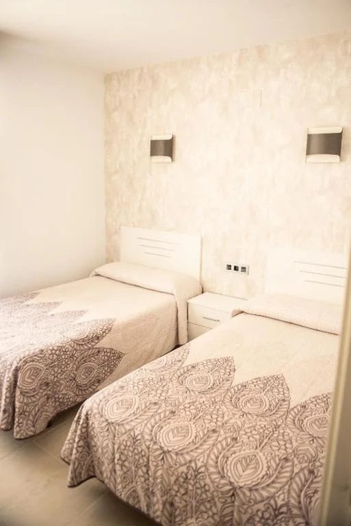 Camera doppia con 2 letti — Hostal La Corte