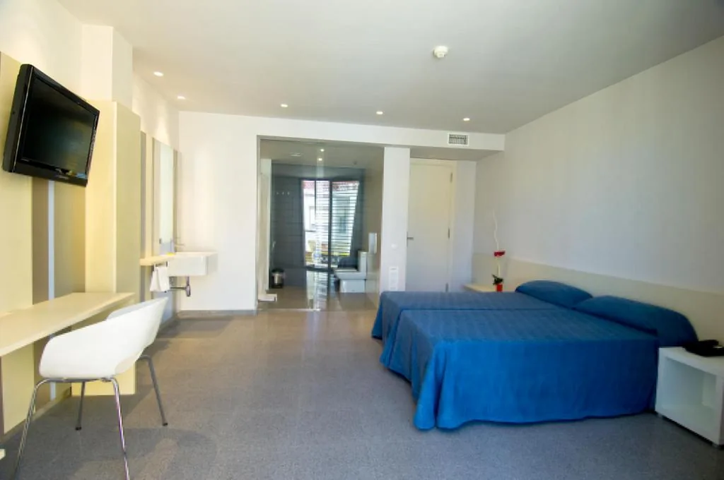Doppelzimmer mit 2 Betten — Hostal La Creu