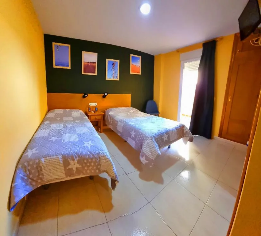 Camera matrimoniale con patio — HOSTAL LA ESTACION