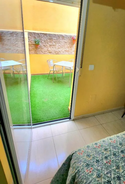 Camera matrimoniale con patio — HOSTAL LA ESTACION