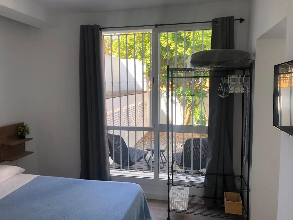 Quarto Triplo com terraço — Hostal La Estación