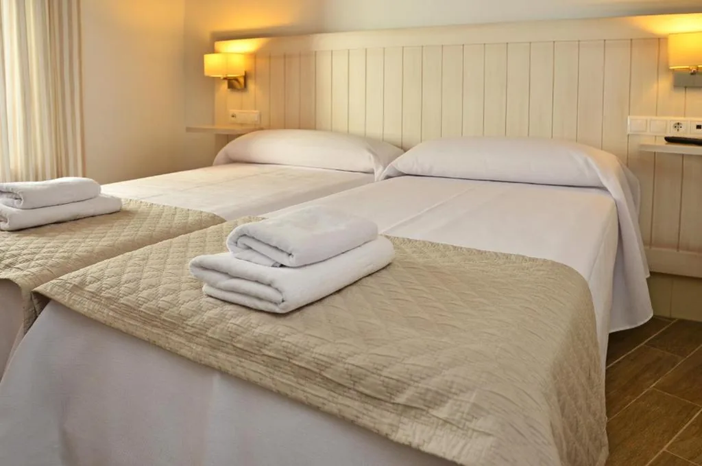 Quarto Duplo - 2 camas — Hostal La Fonda