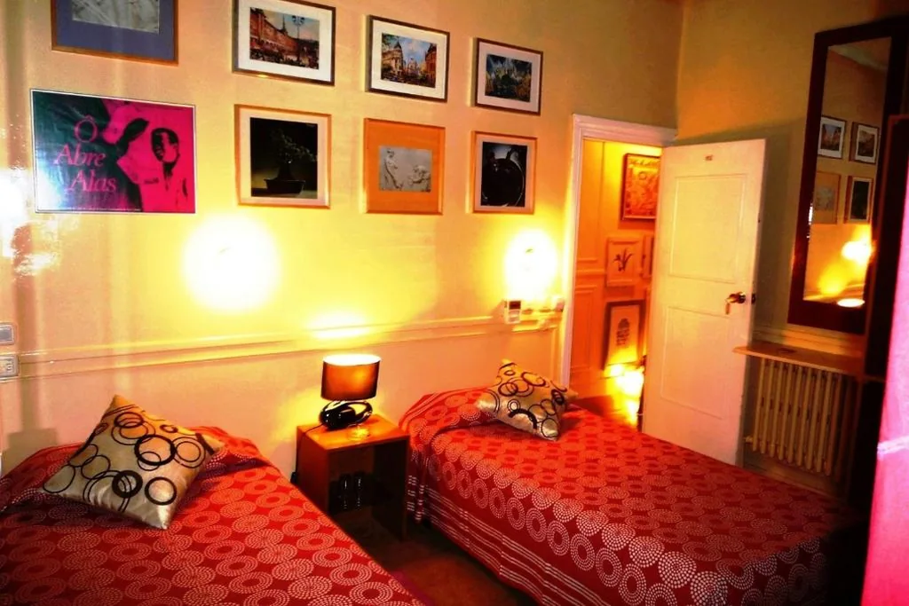Habitación Doble - 2 camas — Hostal La Fontana