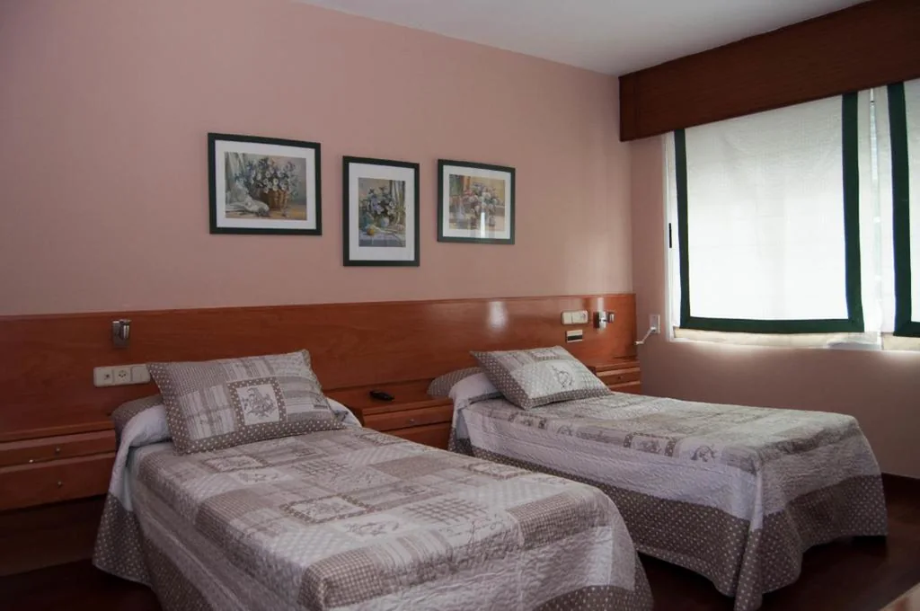 Camera doppia con 2 letti — Hostal La Frontera