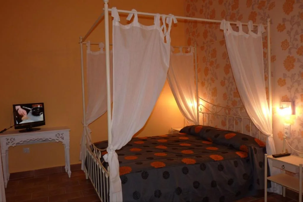 Camera doppia con bagno privato — Hostal La Fuente