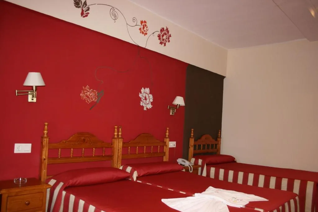 Habitación cuádruple — Hostal la Fuente