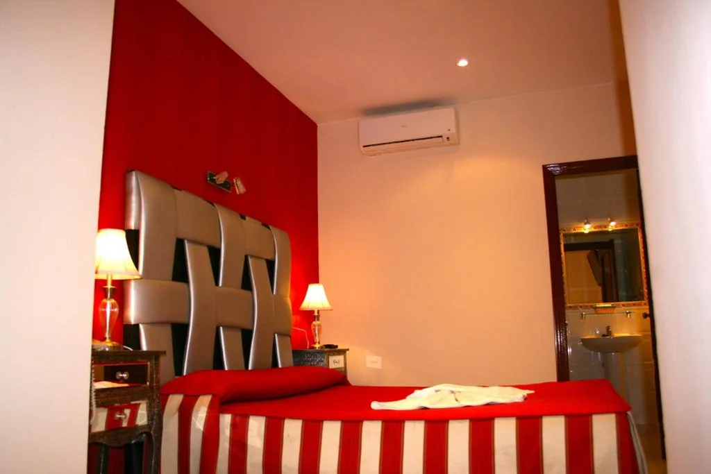 Habitación Superior - 1 cama grande — Hostal la Fuente
