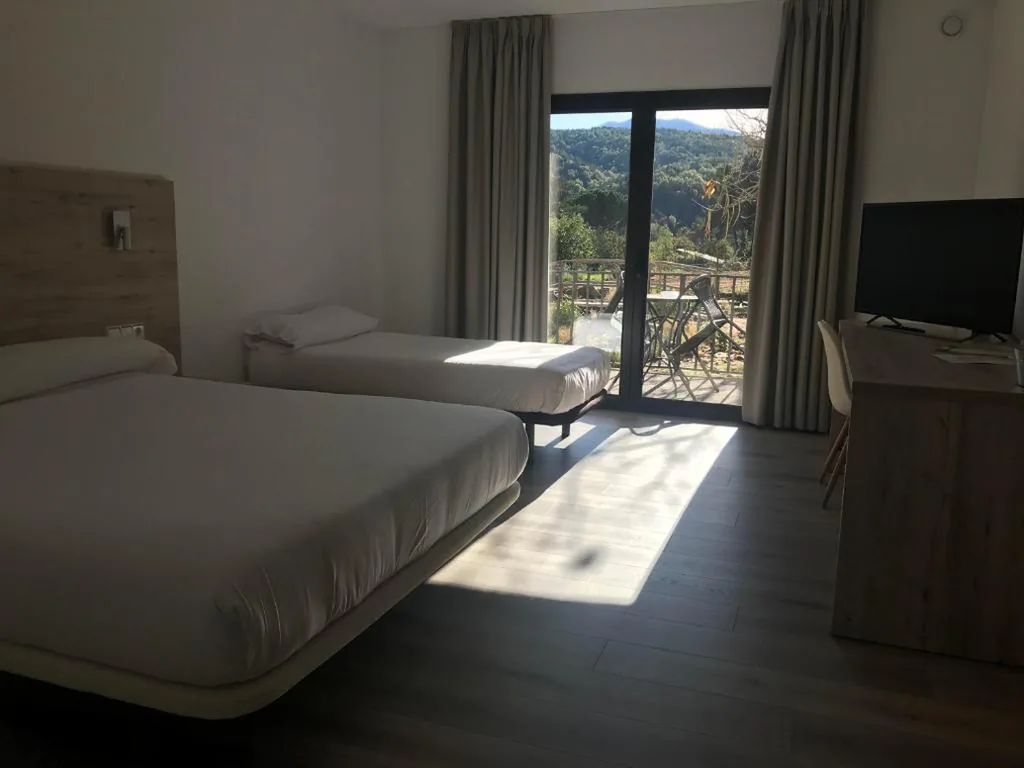 トリプルルーム — Hostal La Guineu