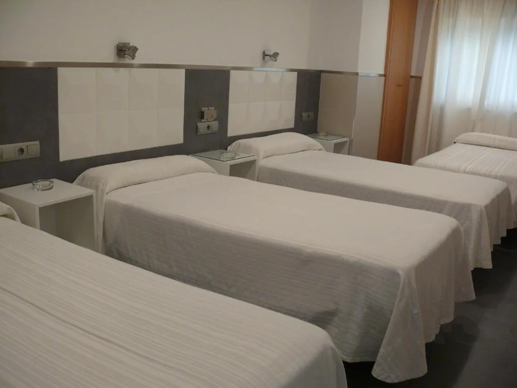 トリプルルーム — Hostal La Hispanidad
