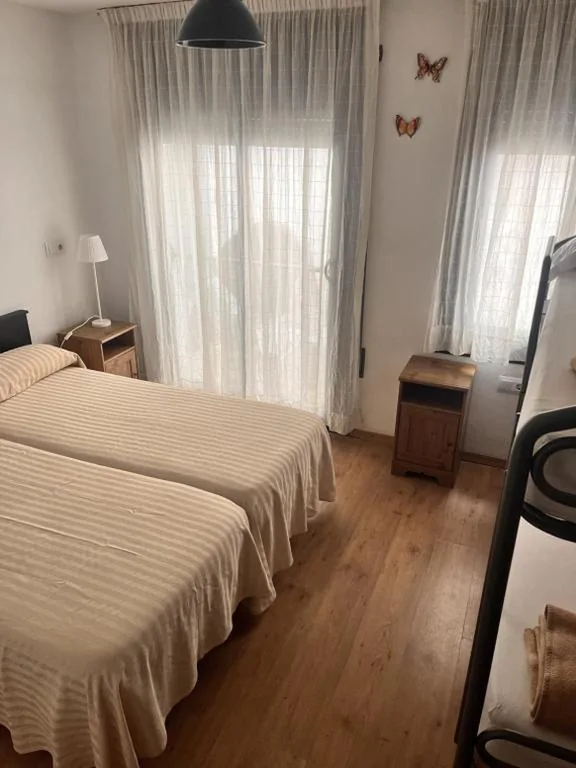 Habitación cuádruple — Hostal La Lluna