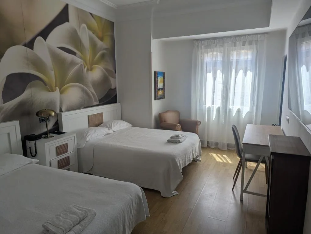 Habitación Doble con vistas a la ciudad - 1 o 2 camas — Hostal La Mexicana