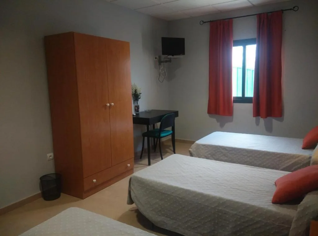 Camera doppia con 2 letti — Hostal la Molina