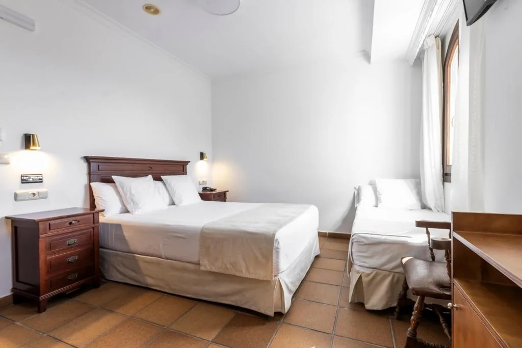 Chambre Triple — Hostal La Muralla