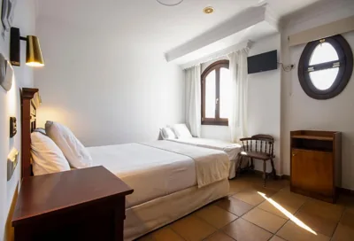 Hostal La Muralla — photo 8