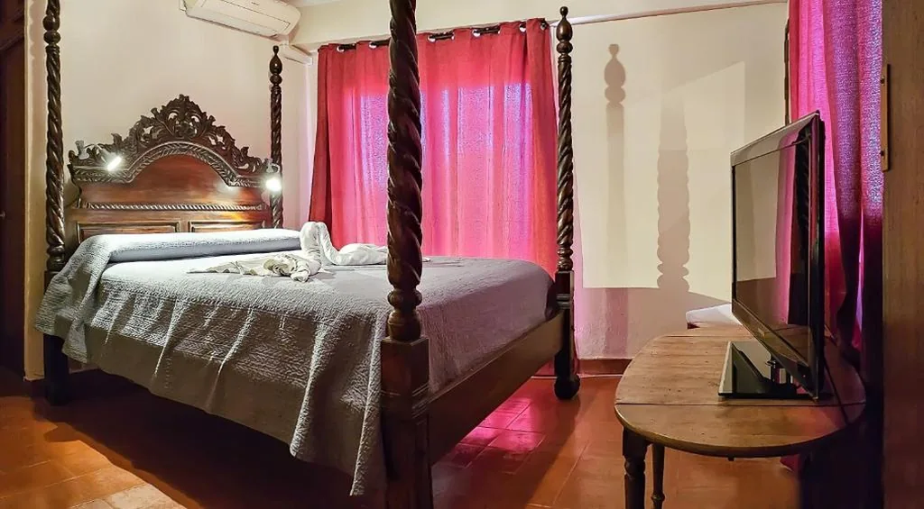 Chambre double Deluxe avec balcon — Hostal La Palmera