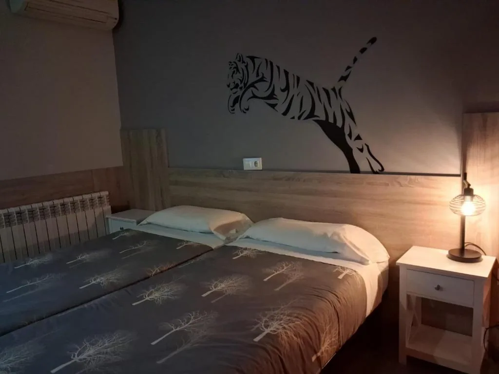 Habitación Doble con terraza — Hostal La Pastora