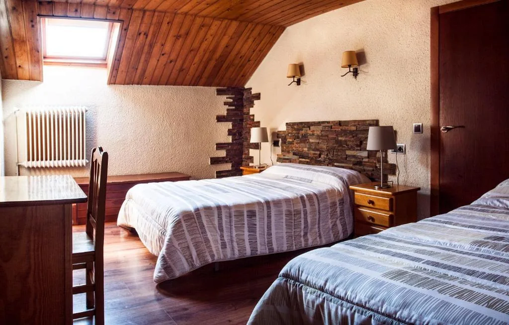 Camera tripla — Hostal La Plaça