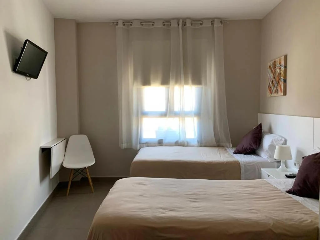 Habitación Doble - 2 camas — Hostal La Placeta