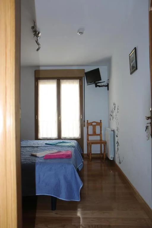带外置私人浴室的单人间 — Hostal La Plaza