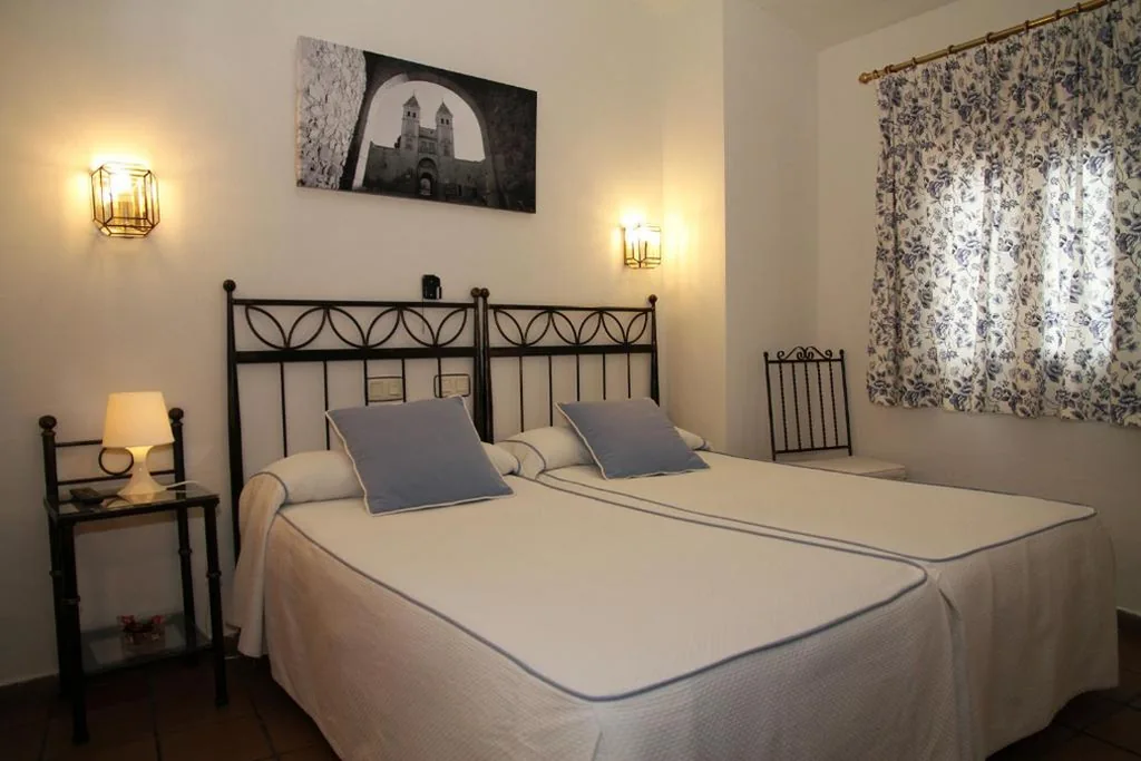 Habitación Doble - 2 camas — Hostal la posada de Zocodover