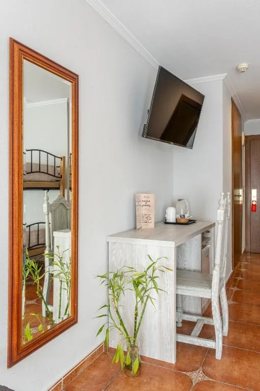 Standard Quadruple Room — Hostal La Posada