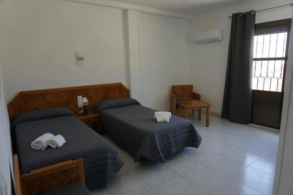 Doppelzimmer mit 2 Betten — Hostal La Reserva