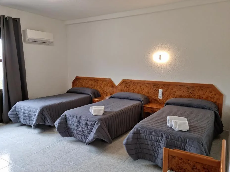 Dreibettzimmer — Hostal La Reserva