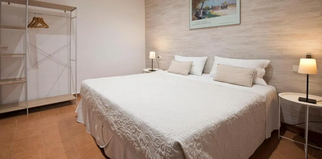 Chambre familiale avec vue sur la montagne — Hostal la Salut de Terrades