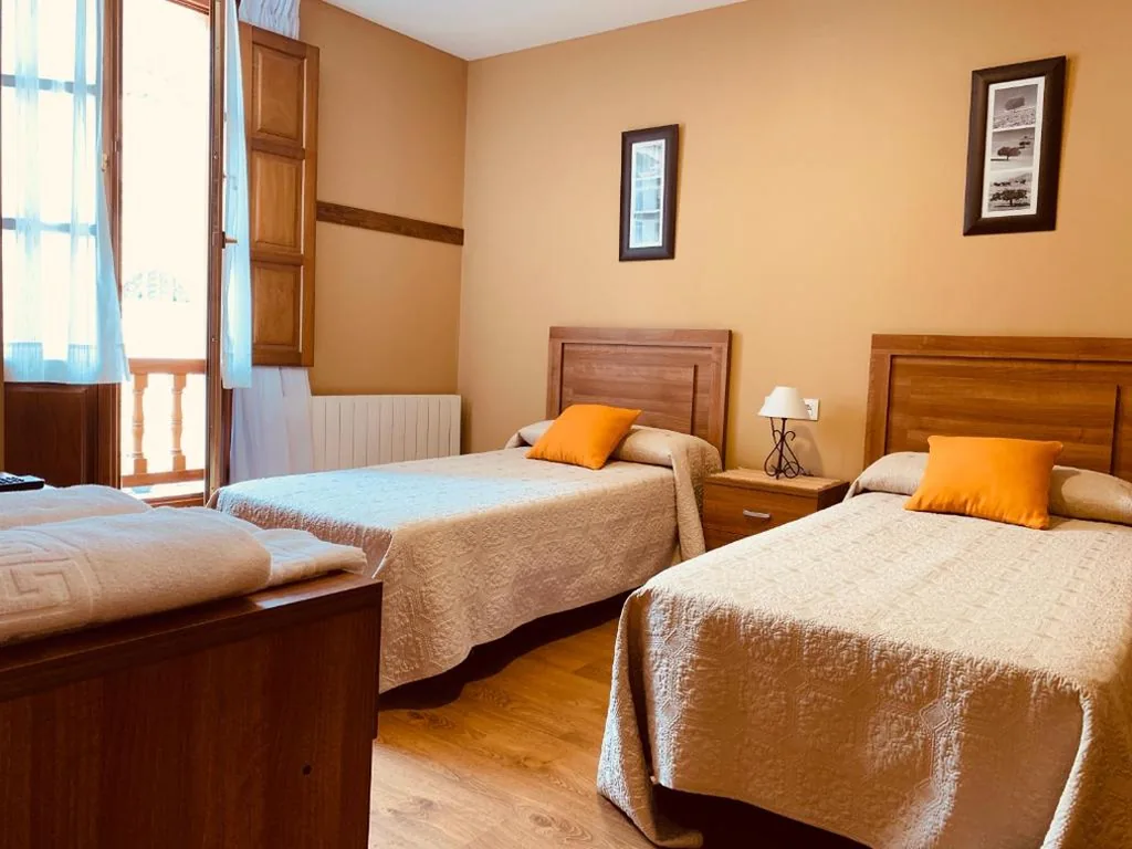 Habitación Doble — Hostal La Serna