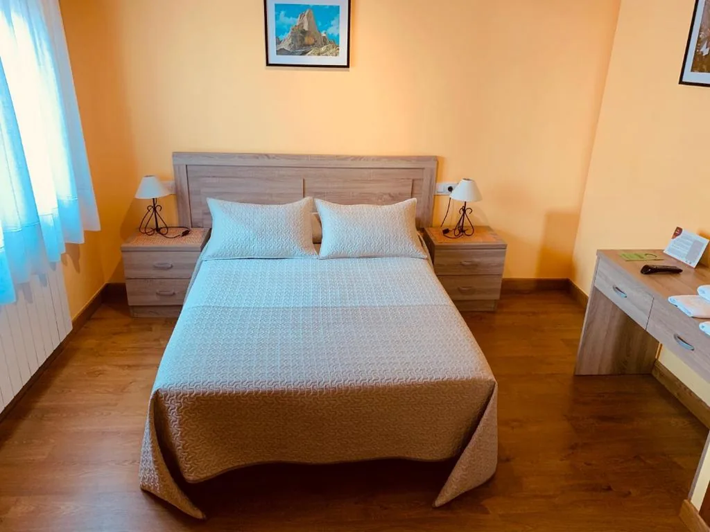 Habitación Doble — Hostal La Serna