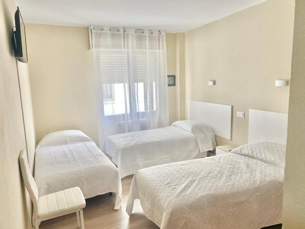 Camera tripla — Hostal La Sierra Cabárceno