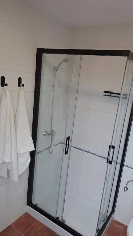 Camera doppia con bagno privato — Hostal LA SIERRA