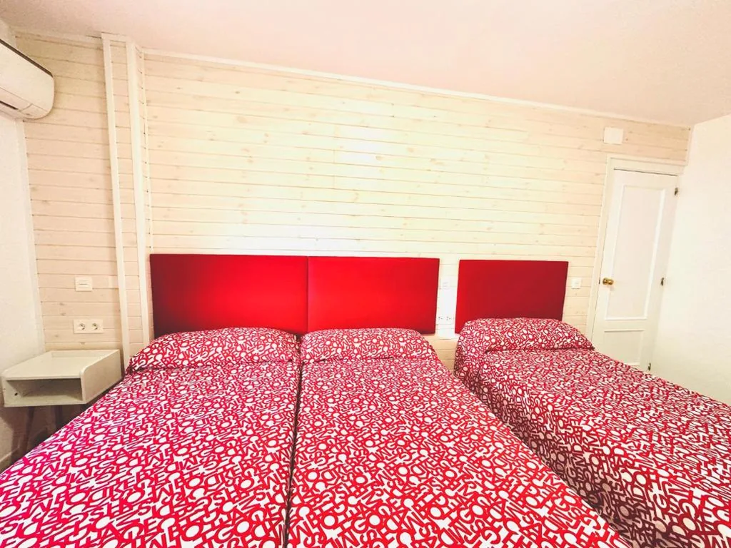 Camera Tripla — Hostal La Taberna
