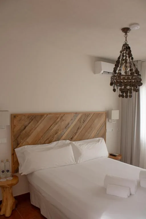 Camera doppia con balcone - 2 letti — Hostal La Torre Ibiza Cap Negret
