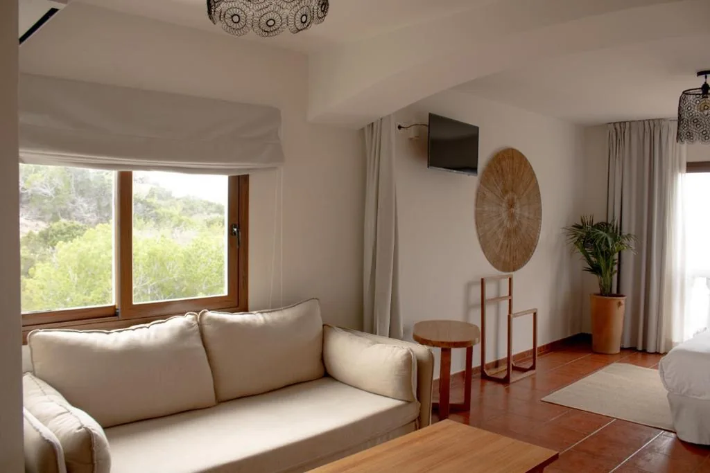 Suite junior — Hostal La Torre Ibiza Cap Negret