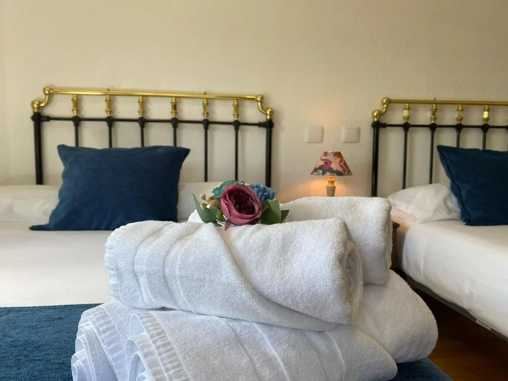 Klassieke driepersoonskamer — Hostal La Trucha Sanabria