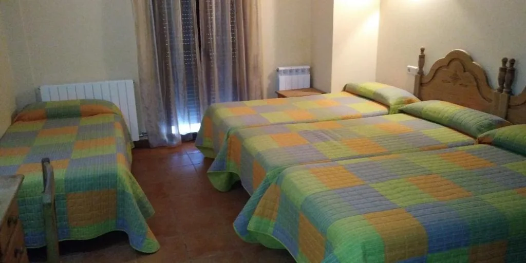Habitación Cuádruple Clásica — Hostal La Vega