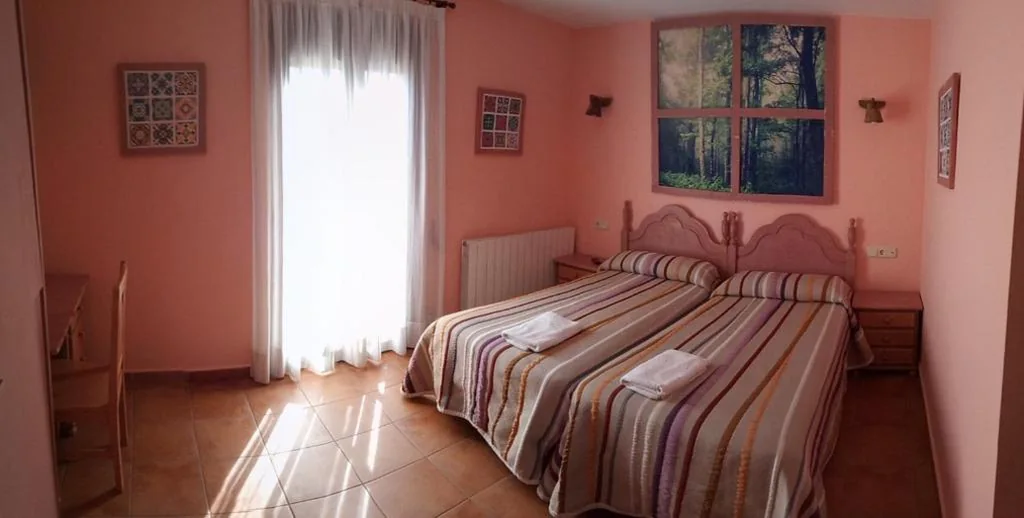 Habitación Doble - 2 camas — Hostal La Vega
