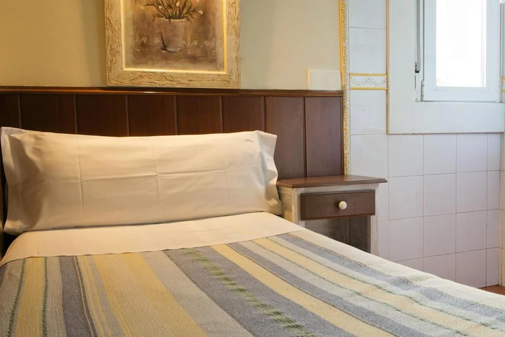 Einzelzimmer mit Gemeinschaftsbad — Hostal La Vera